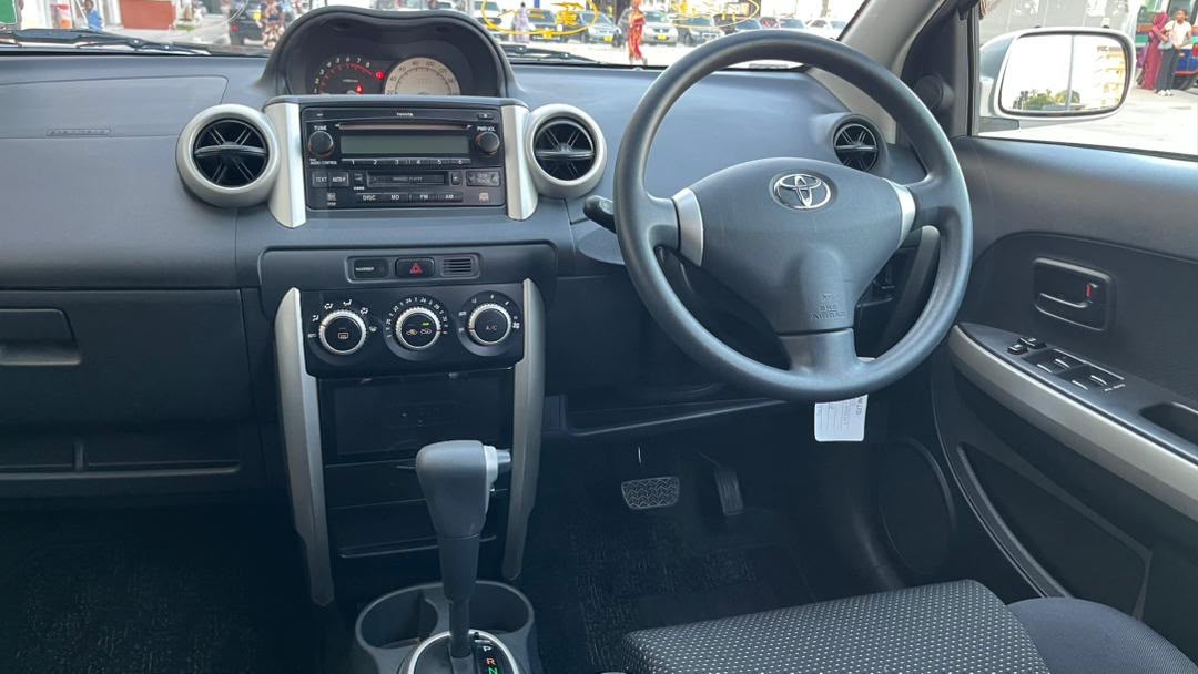 TOYOTA IST